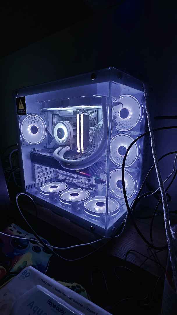 Rtx 5070 ti 9800x3d beyaz sistem